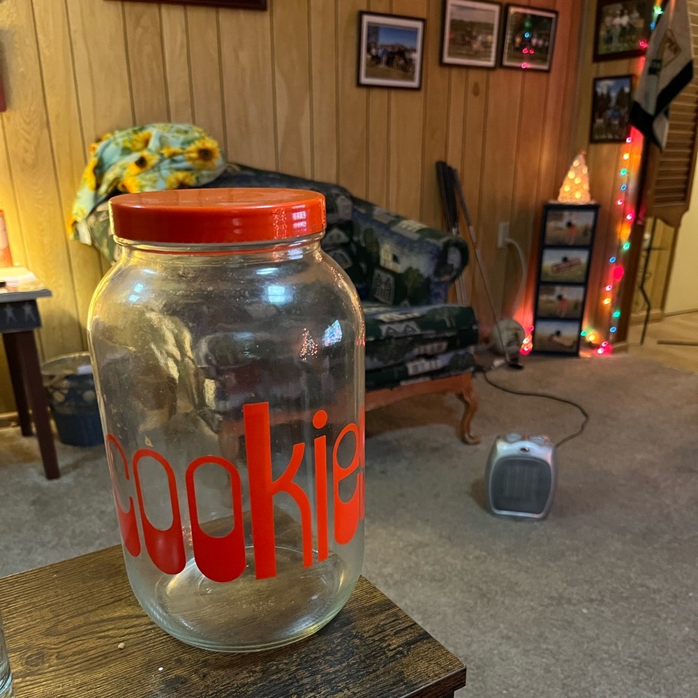 Vintage 1970’s cookie jar.  Has not been in use since then. In storage.
